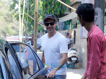 Dino Morea snapped post lunch at Indogo, Bandra