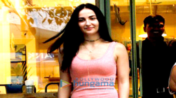 Elli Avram snapped at the Kitchen Garden, Bandra