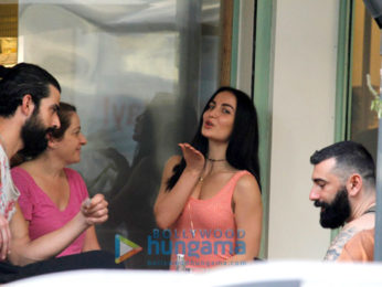 Elli Avram snapped at the Kitchen Garden, Bandra-6