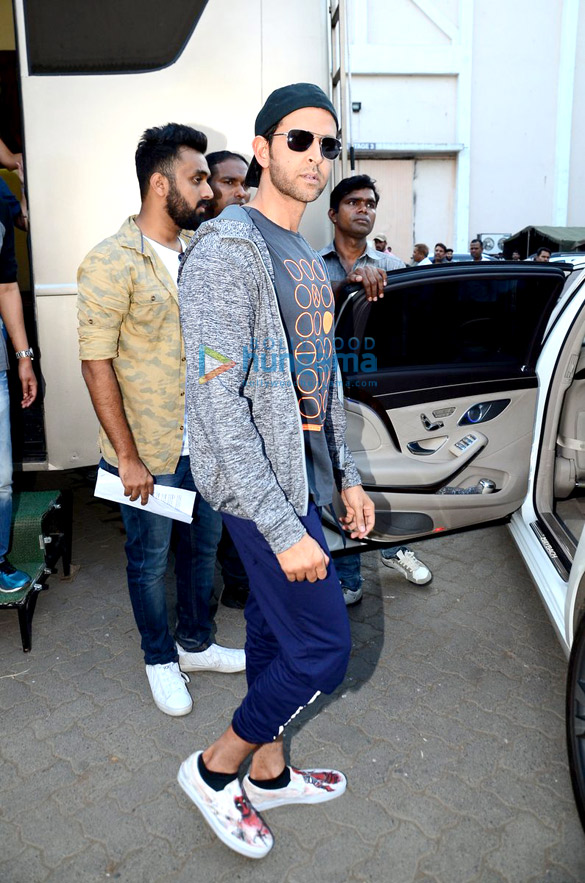 hrithik roshan snapped post ad shoot in mehboob studio 2