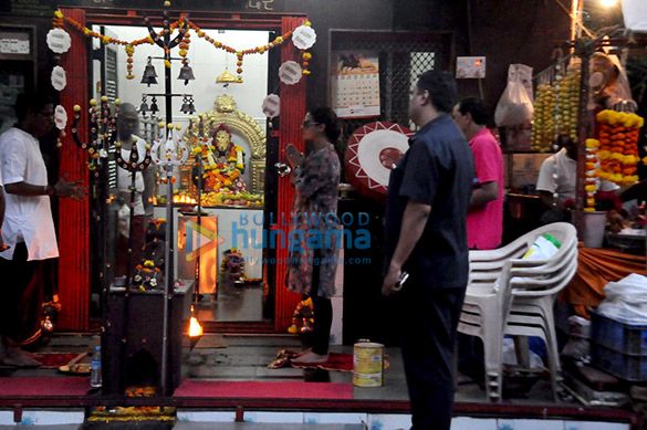 Kajol snapped offering prayers at a local temple
