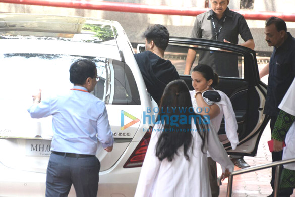 karan johar snapped taking his twins yash roohi home 6