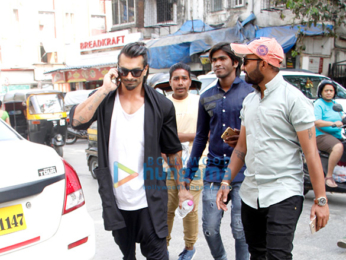 Karan Singh Grover snapped at ‘Brittos Cafe’ in Bandra