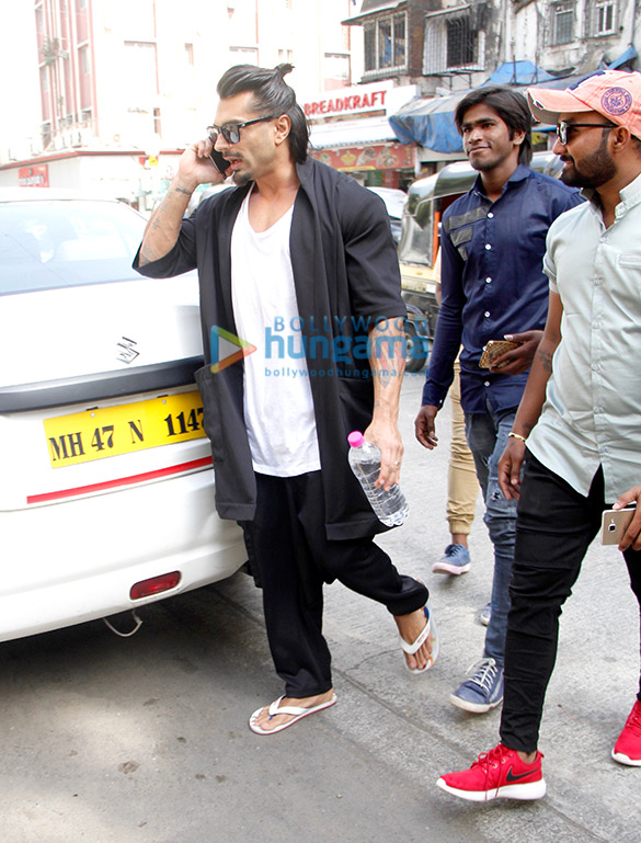 karan singh snapped at brittos cafe 3