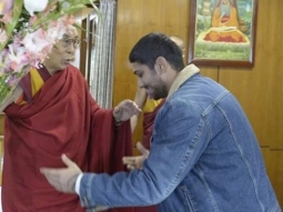 Prateik Babbar gets an opportunity of a lifetime, meets Dalai Lama