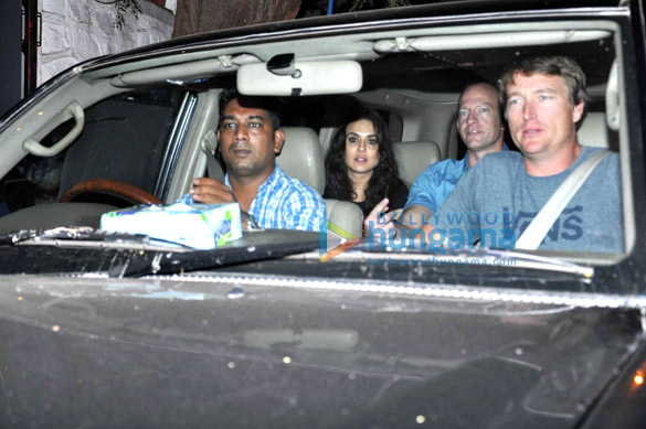 preity zinta snapped post her dinner 3