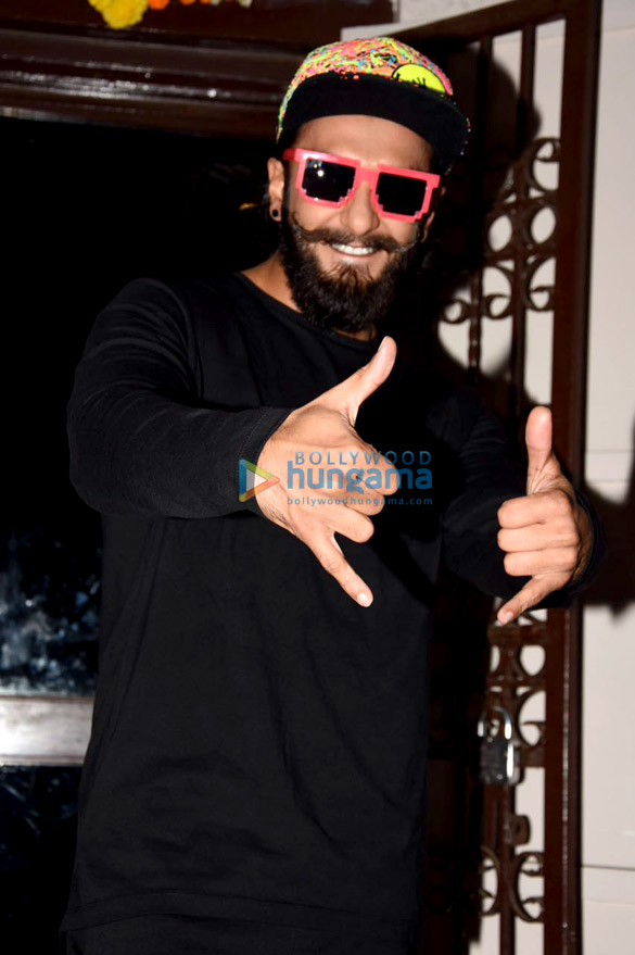 ranveer singh snapped at a dubbing studio in bandra 4