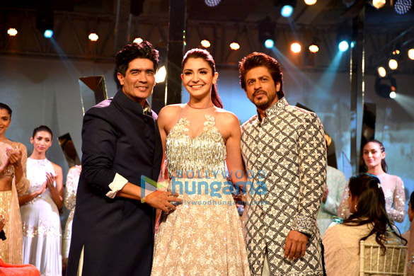 shah rukh khan anushka sharma snapped rehearsing for mijwan summer 2017 show 1