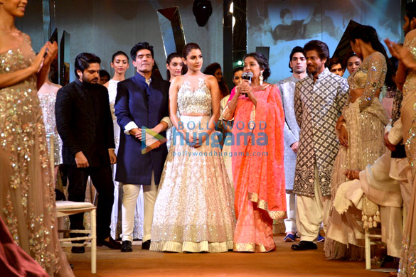 shah rukh khan anushka sharma snapped rehearsing for mijwan summer 2017 show 2