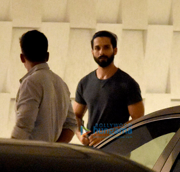 shahid kapoor gauri khan visit karan johars house to see his babies 6