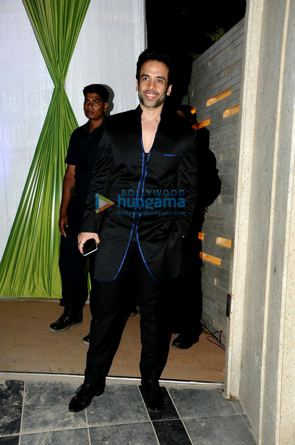shahid kapoor mira rajput tusshar kapoor aftab shivdasani and others at gaurav mandana wedding party 2