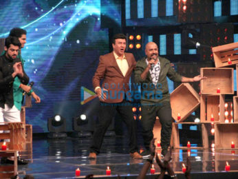 Sonakshi Sinha promotes 'Noor' on 'Indian Idol'