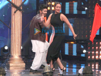 Sonakshi Sinha promotes 'Noor' on 'Indian Idol'