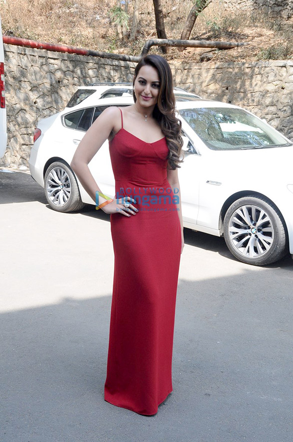 sonakshi sinha snapped at nach baliye promotions 2