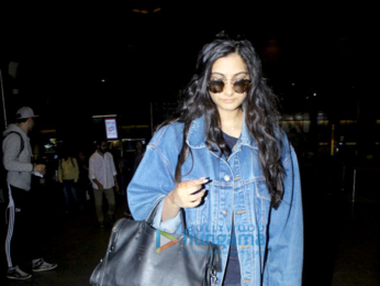 Sonam Kapoor, Harshvardhan Kapoor & Rhea Kapoor arrive from Middle East