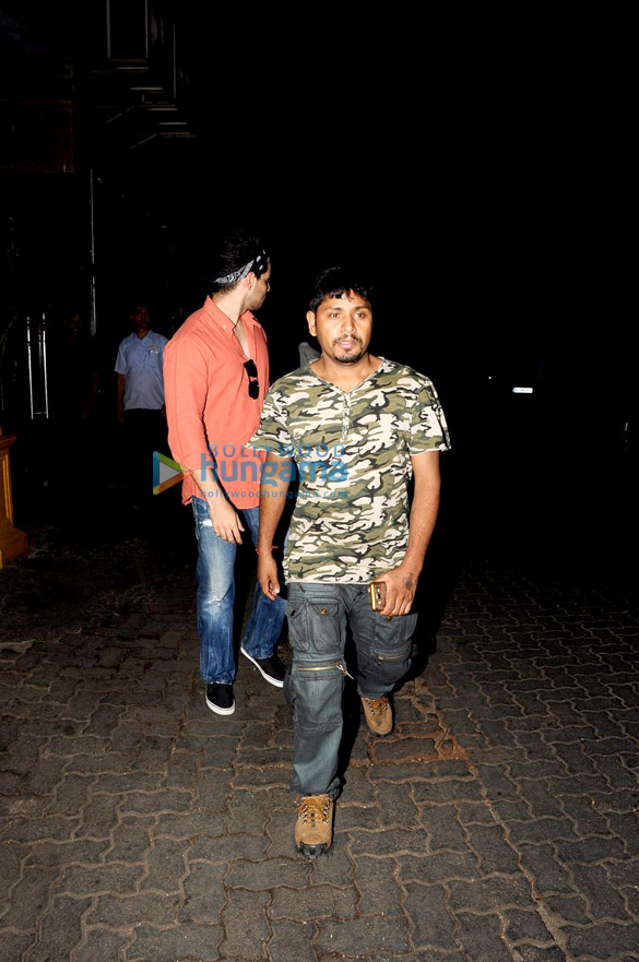 sooraj snapped hiding his face from paparazzi 4