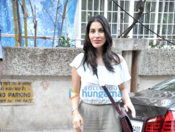 Sophie Choudry snapped shopping in Bandra