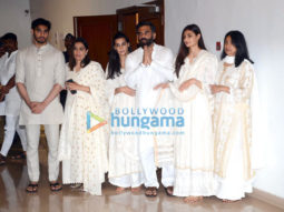 Celebs attend the prayer meet for Suniel Shetty’s father in Worli