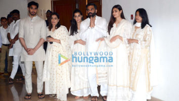 Celebs attend the prayer meet for Suniel Shetty’s father in Worli