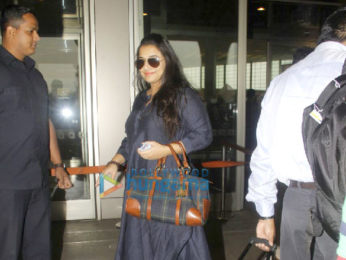 Aditya Roy Kapur, Sunny Leone, Kriti Sanon snapped at the airport