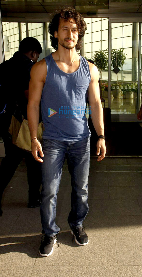 tiger shroff snapped at the international airport 4