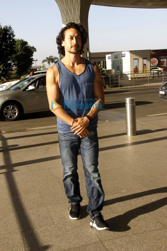 tiger shroff snapped at the international airport 5