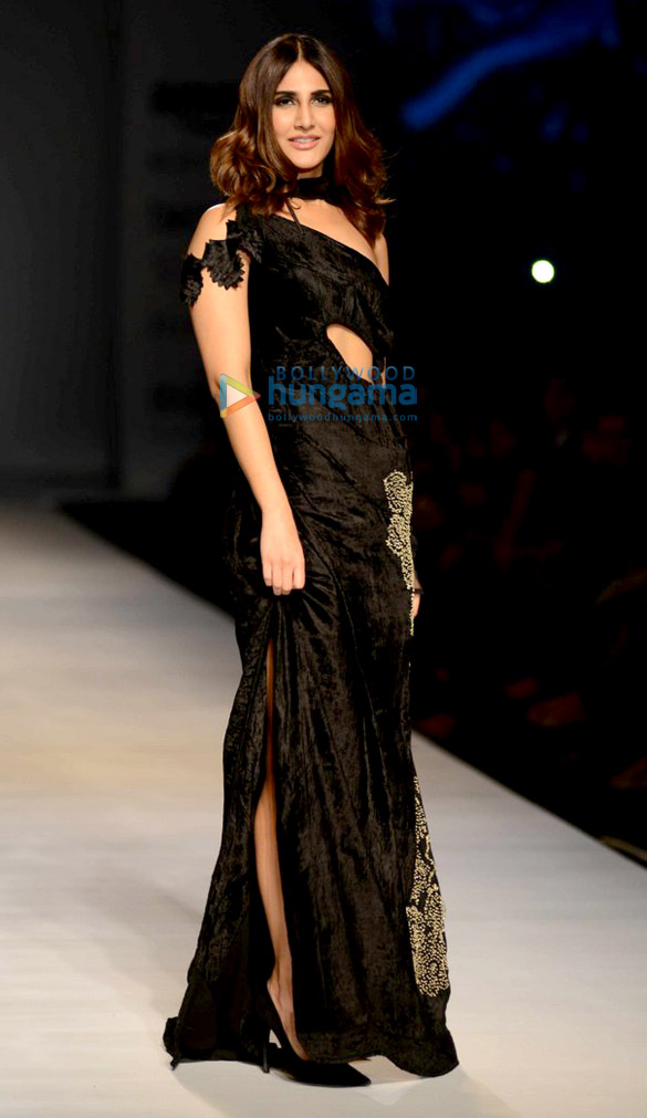 vaani kapoor walks for rina dhaka at aifw 8