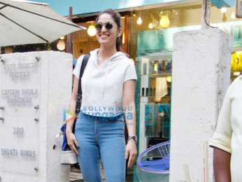 Yami Gautam snapped post salon session at B'blunt