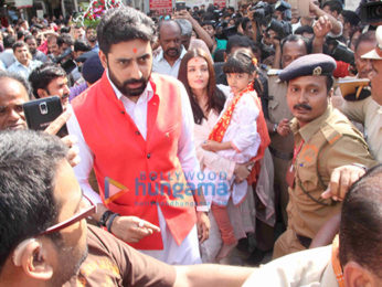 Abhishek Bachchan, Aishwarya Rai Bachchan visit Siddhivinayak temple on their wedding anniversary