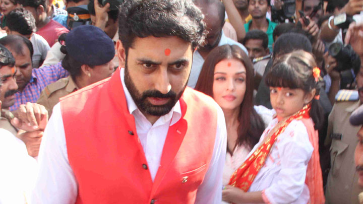 Abhishek Bachchan, Aishwarya Rai Bachchan visit Siddhivinayak temple on their wedding anniversary Abhishek Bachchan, Aishwarya Rai Bachchan visit Siddhivinayak temple on their wedding anniversary