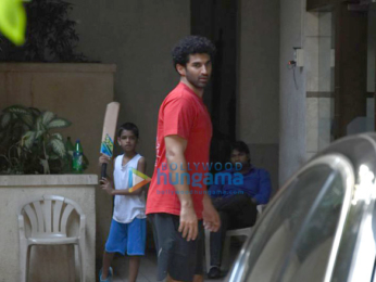 Aditya Roy Kapoor snapped playing cricket with kids in Bandra