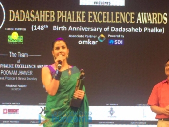Aishwarya Rai Bachchan, Hema Malini recieve Dadasaheb Phalke Excellence Awards 2017