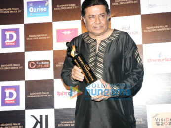 Aishwarya Rai Bachchan, Hema Malini recieve Dadasaheb Phalke Excellence Awards 2017