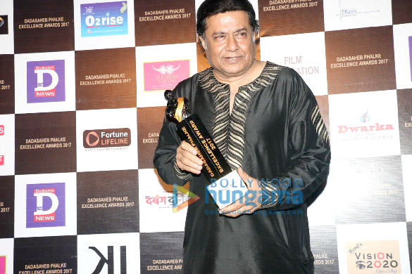 aishwarya rai bachchan hema malini recieve dadasaheb phalke excellence awards 2017 5