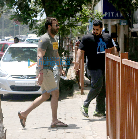 ajay devgan snapped as he enters a gym in juhu 3