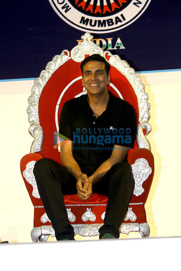 akshay kumar launches the insurance scheme for movie stunt men 16