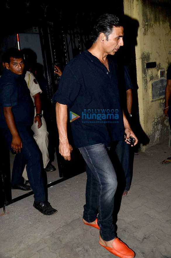 akshay kumar snapped post his shoot for padman in bandra 1