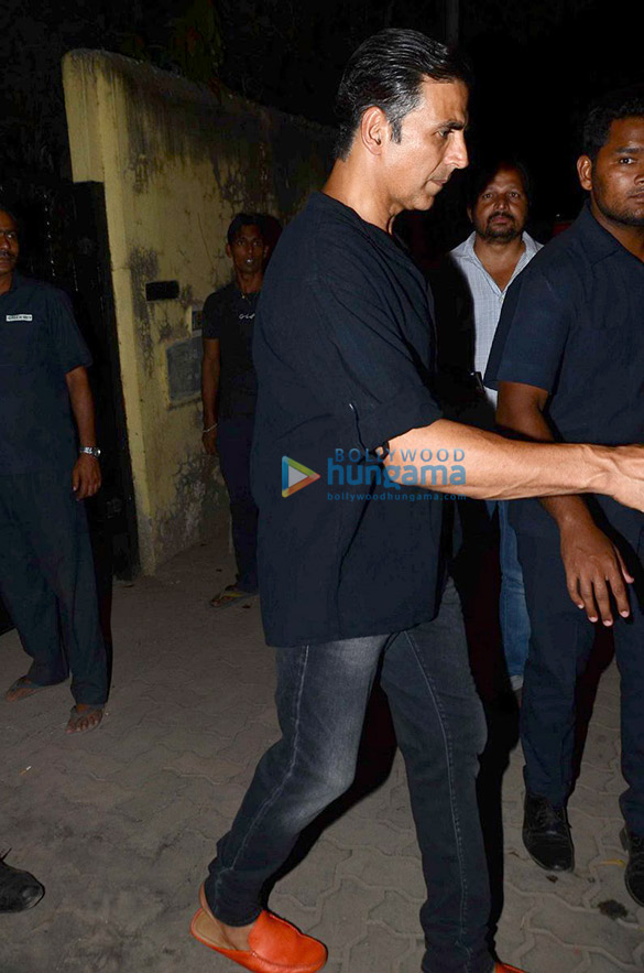 akshay kumar snapped post his shoot for padman in bandra 3