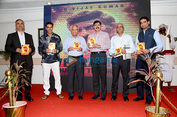 Akshay Kumar unveils K. Vijay Kumar’s book ‘Veerappan – Chasing The Brigand’ Akshay Kumar unveils K. Vijay Kumar’s book ‘Veerappan – Chasing The Brigand’