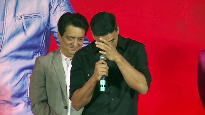 Akshay Kumar’s dream of winning award comes true; watch this old video of him getting emotional and wishing for one!