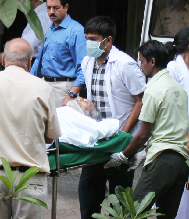 Bereaved Veteran actor Vinod Khanna embarks on his final journey-2