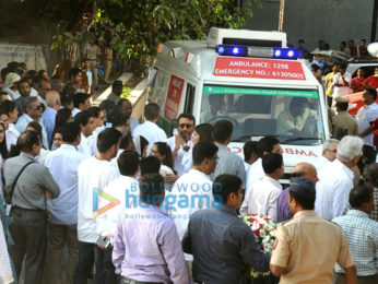 Celebrities attend the last rites of Vinod Khanna in Worli
