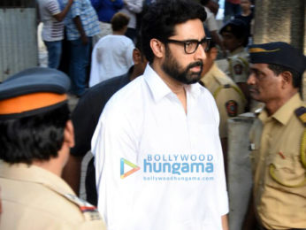 Celebrities attend the last rites of Vinod Khanna in Worli