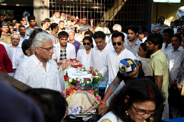 Celebrities attend the last rites of Vinod Khanna in Worli