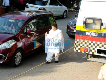 Celebrities attend the last rites of Vinod Khanna in Worli