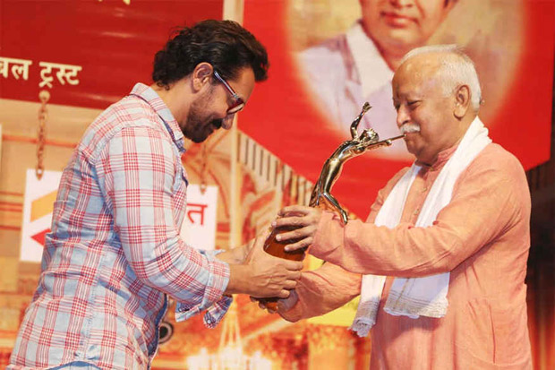 Check out 16 years later, Aamir Khan accepts an award at the 75th Dinanath Mangeshkar Awards1