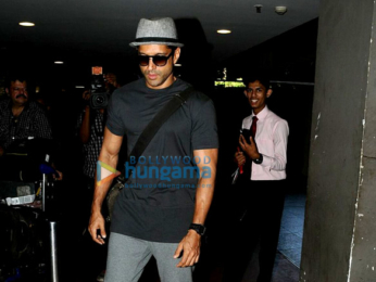 Farhan Akhtar snapped at the airport