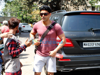 Farhan Akhtar snapped post his gym session in Bandra