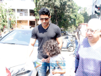 Farhan Akhtar takes mom Honey Irani out for lunch in Bandra