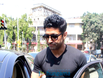 Farhan Akhtar takes mom Honey Irani out for lunch in Bandra